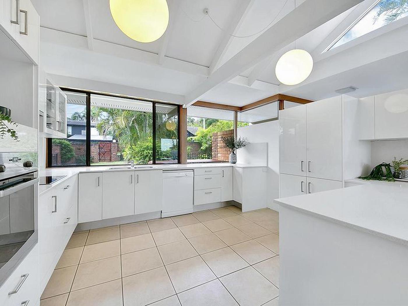 30 Struan Street, CHAPEL HILL QLD 4069 House Sold