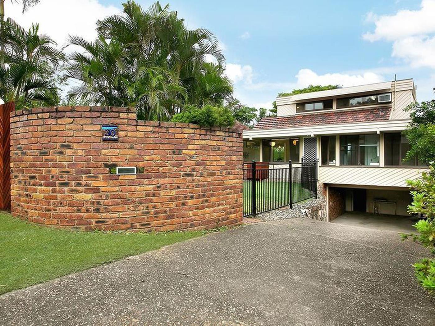 30 Struan Street, CHAPEL HILL QLD 4069 House Sold