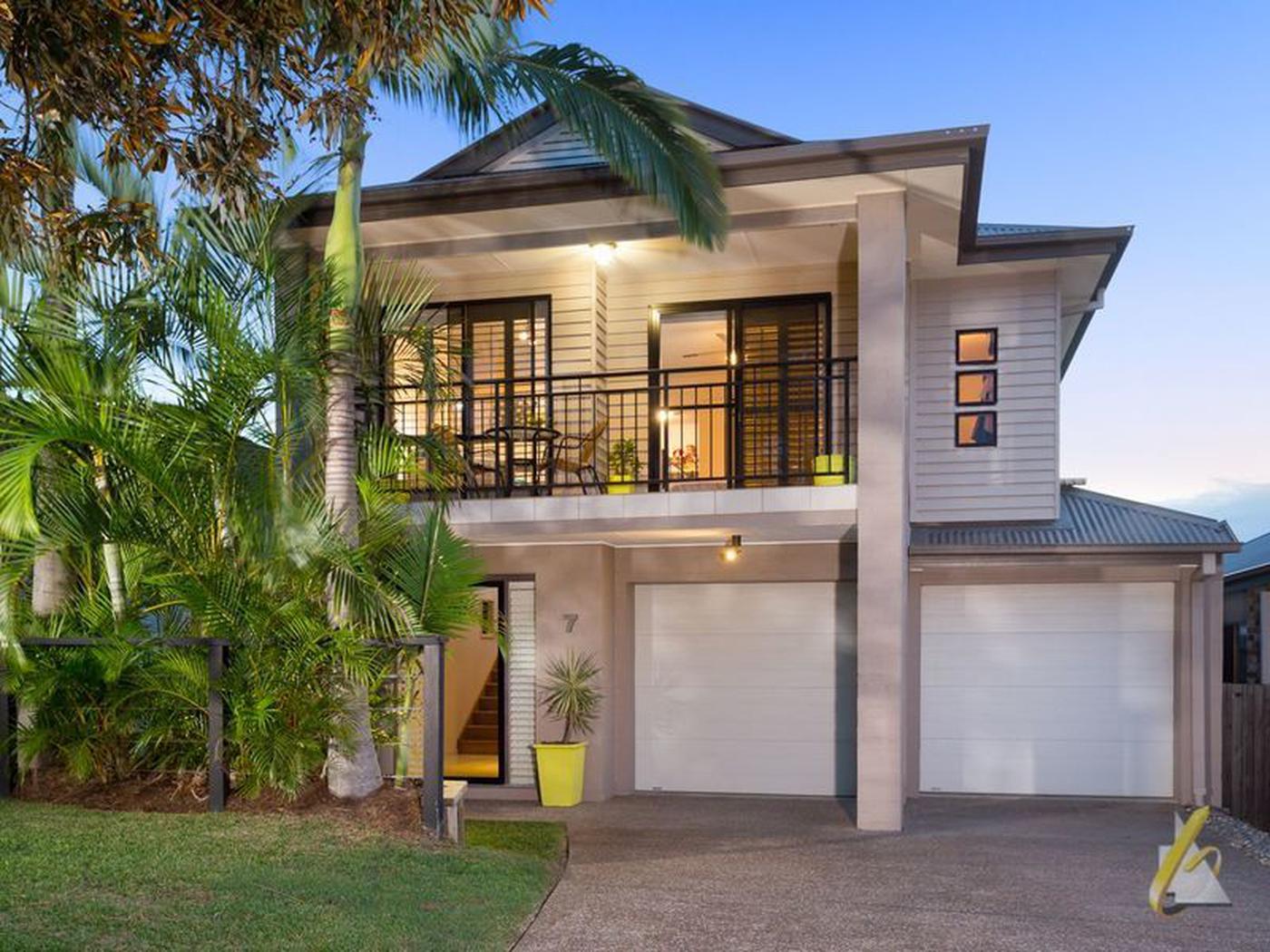 7 Grampians Close