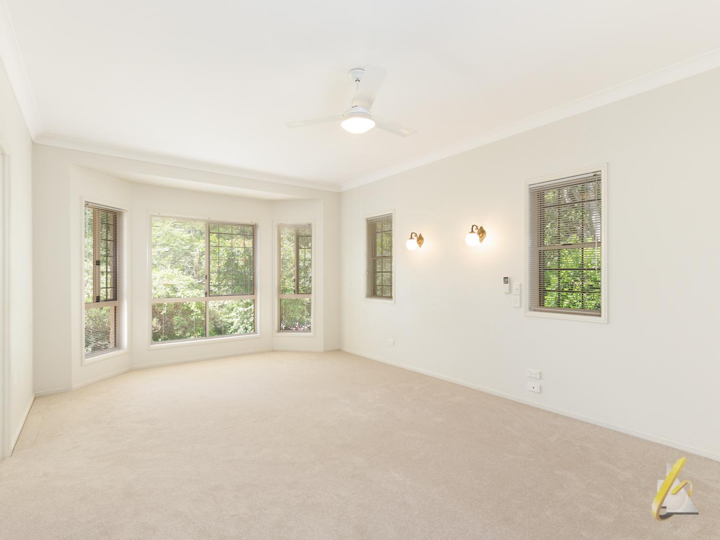 10 Massey Place, Brookfield QLD 4069 AcreageSemirural Sold