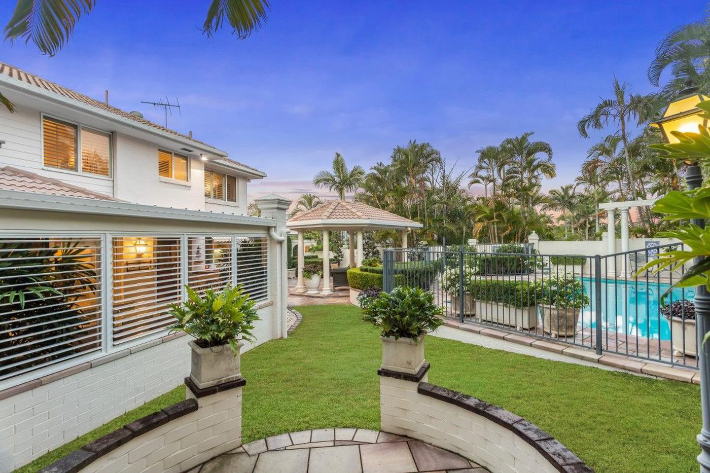 48 Abel Smith Crescent, Mount Ommaney QLD 4074 House Sold