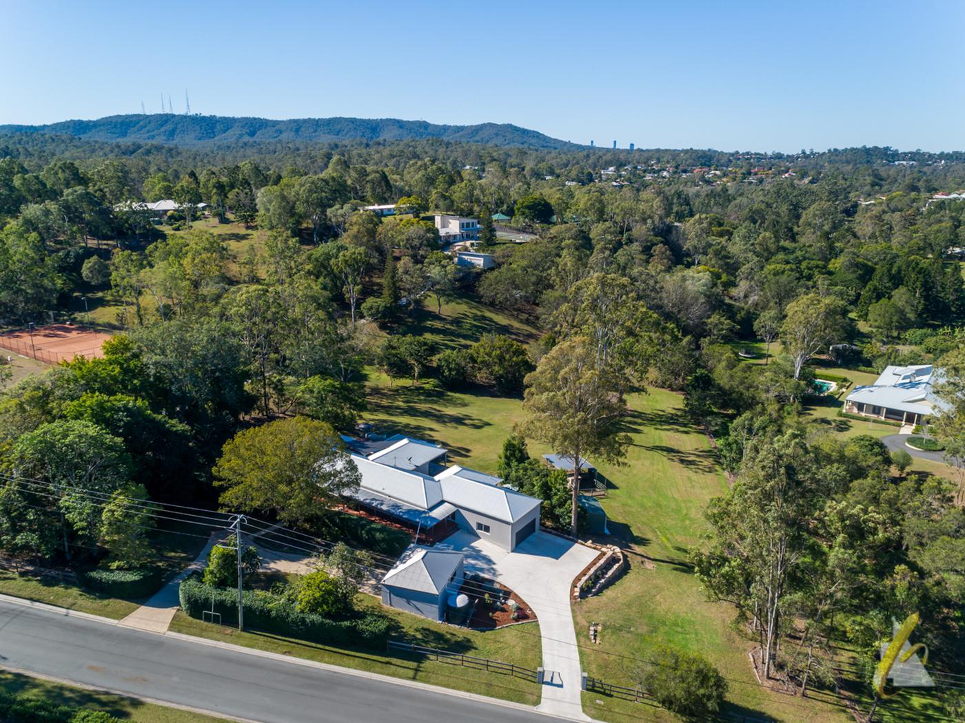 25 Nioka Street, Brookfield QLD 4069 AcreageSemirural Sold
