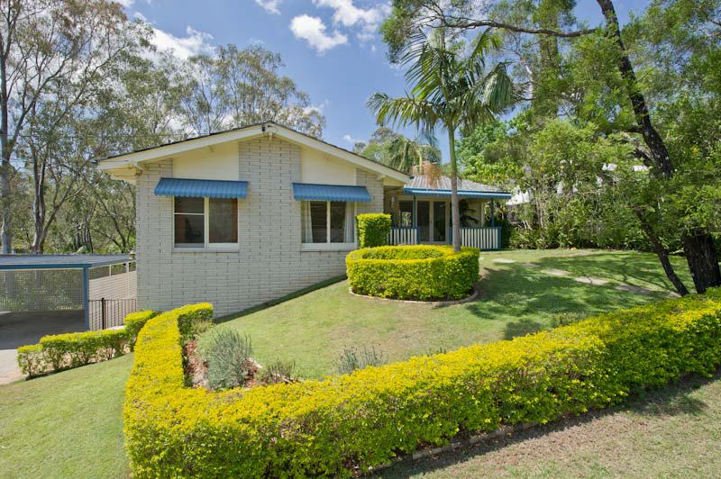 15 Crestview Street