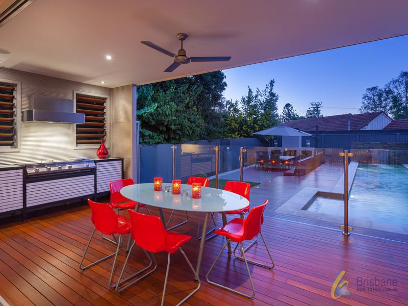 112 Hargreaves Ave