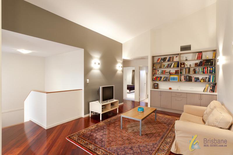 10 Brinley Pl