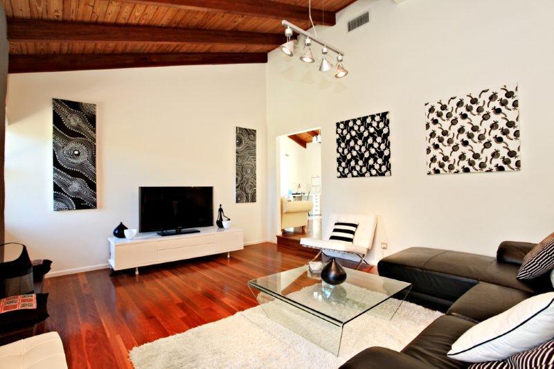 47 Matingara St