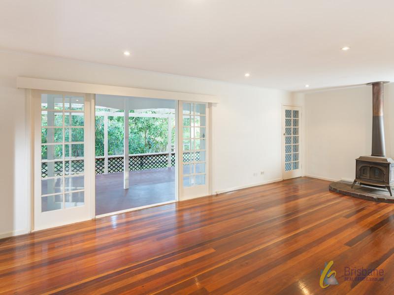 10 Luss Street
