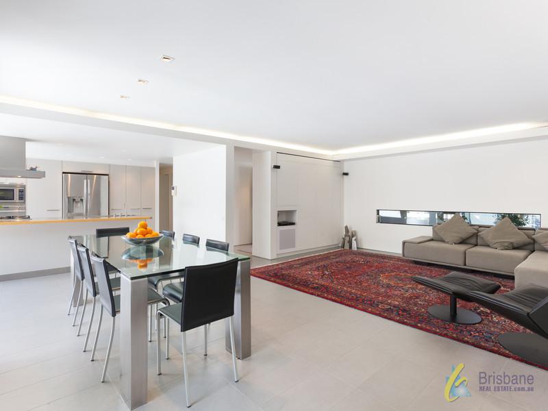 2 Lochiel St