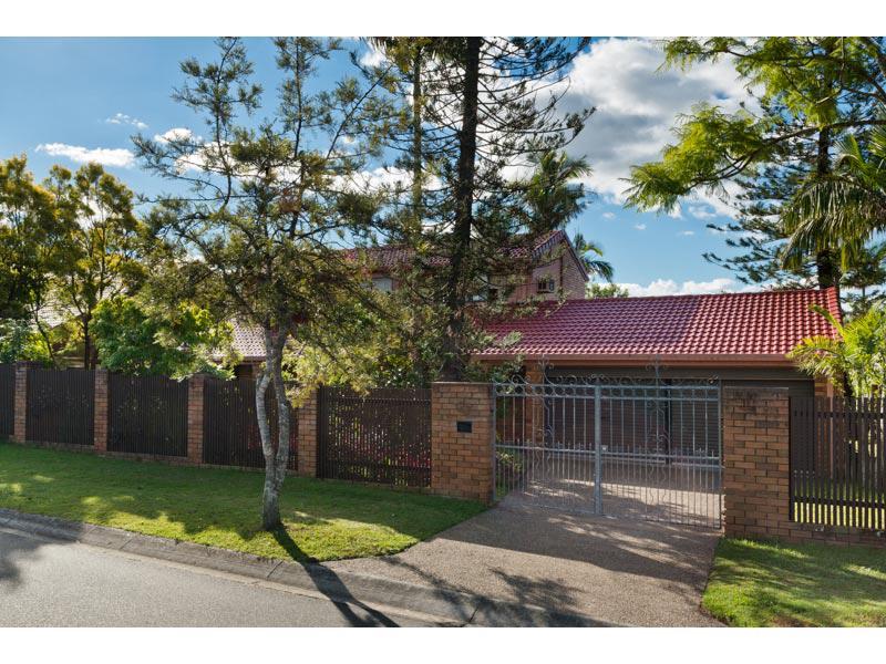 27 Tanglewood St