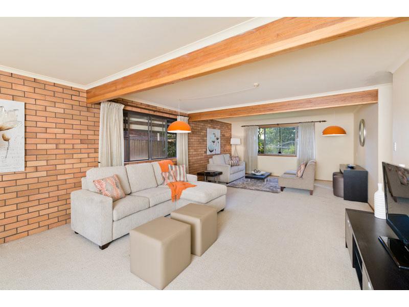 27 Tanglewood St