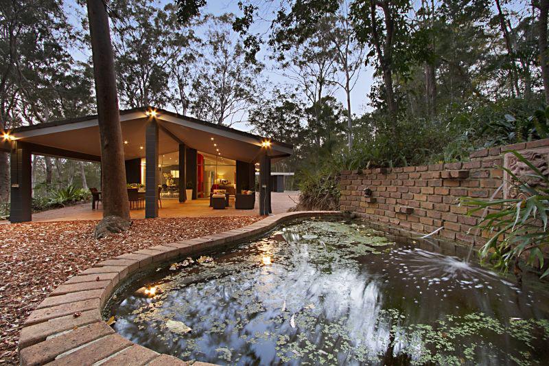 8 Greentrees Avenue