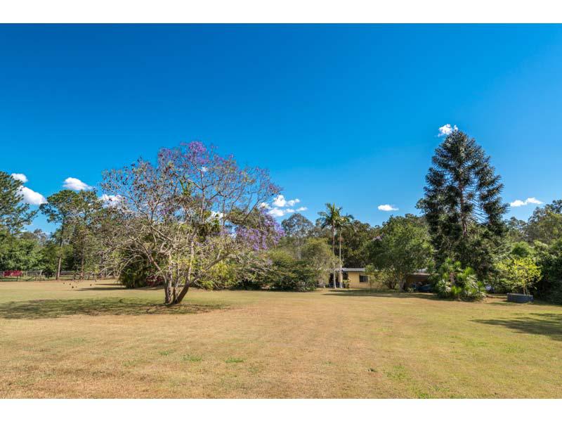 555 Mt Crosby Rd