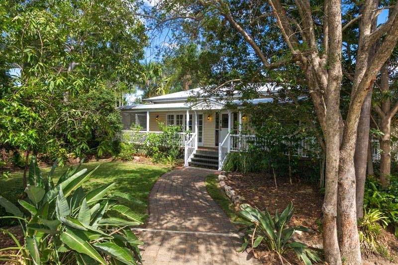 6 Havenwood Street,  Kenmore Hills