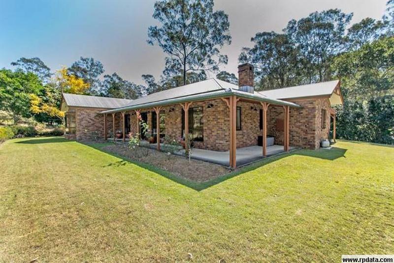 1 Eulalia Close