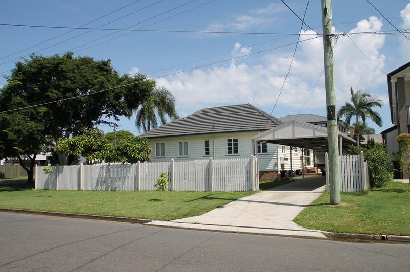 76 Allardyce St
