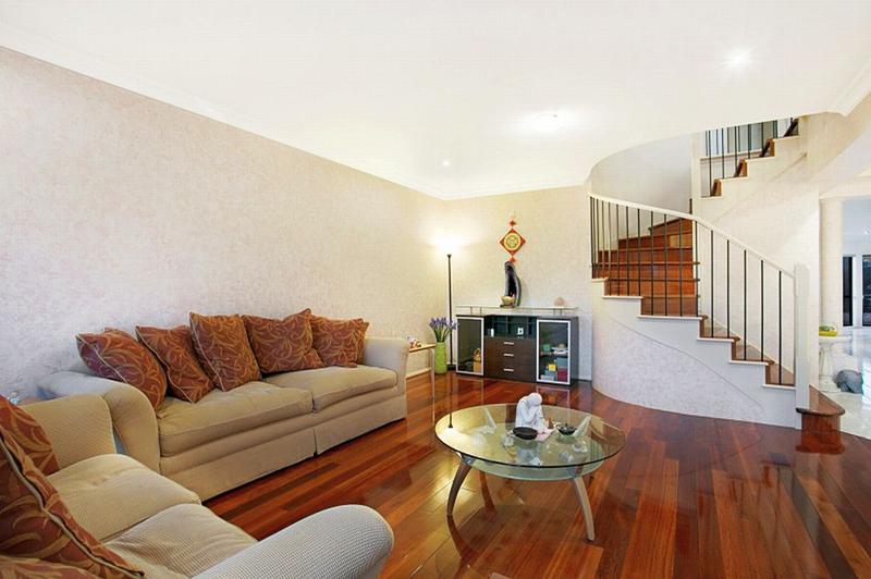 12 James Pl