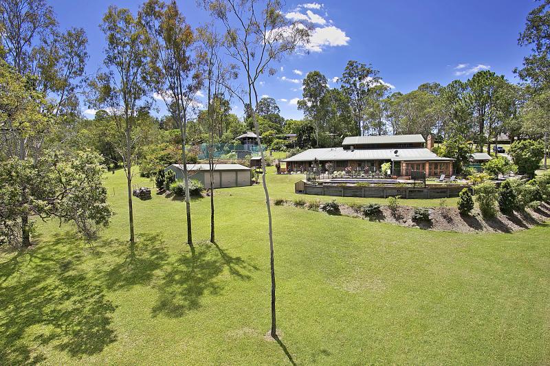 25 Woodfield Rd
