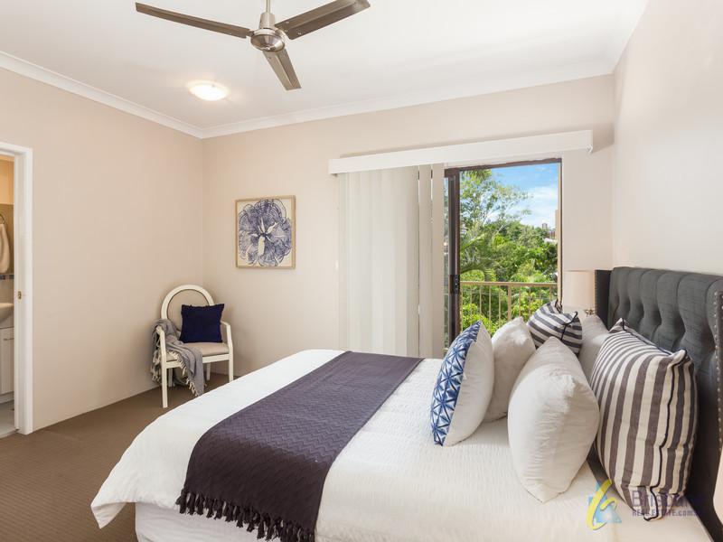 2/30 Armadale St