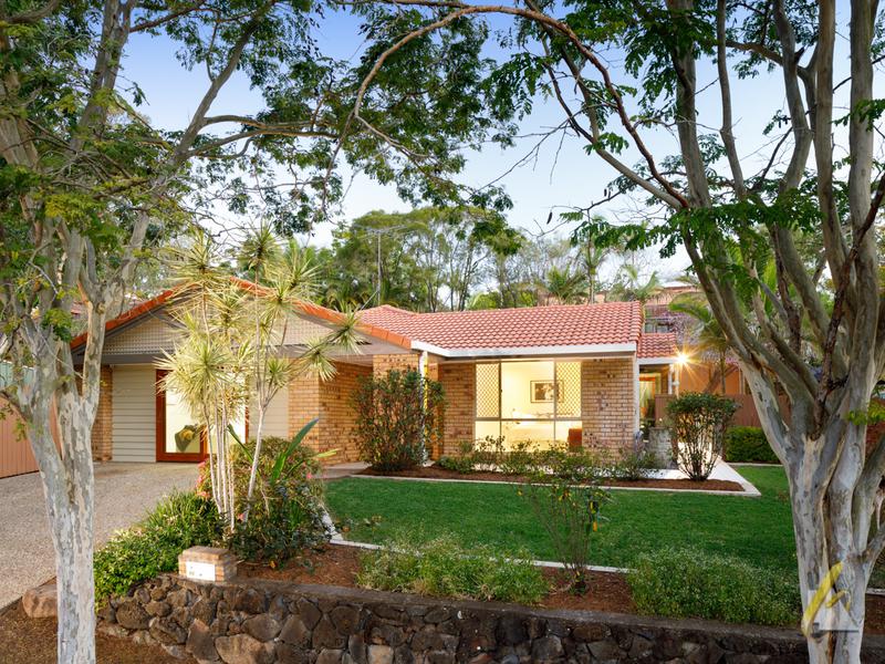 1 Castlewood Close