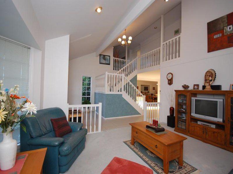 6 Nerrina Court