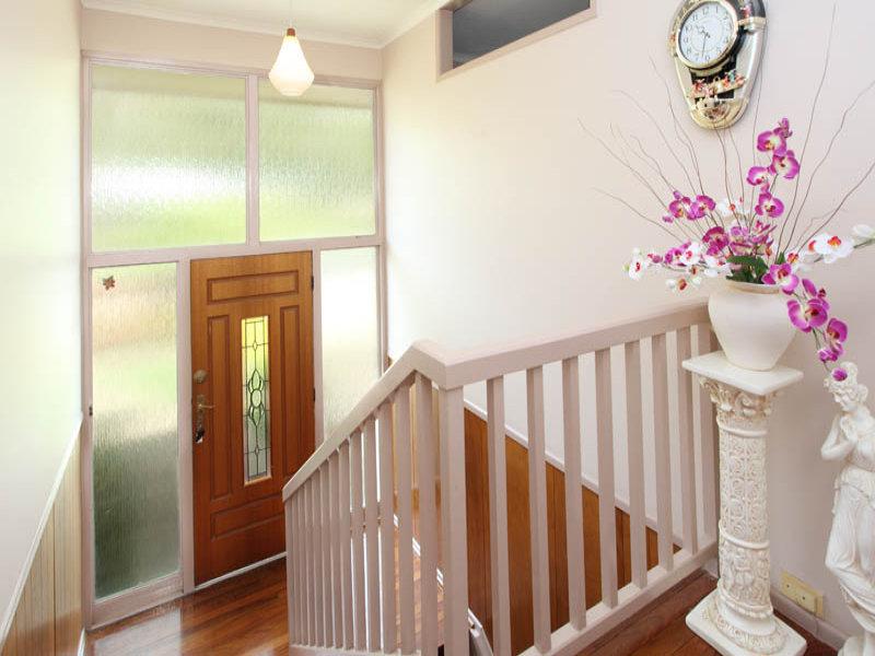 7 Rowena Street