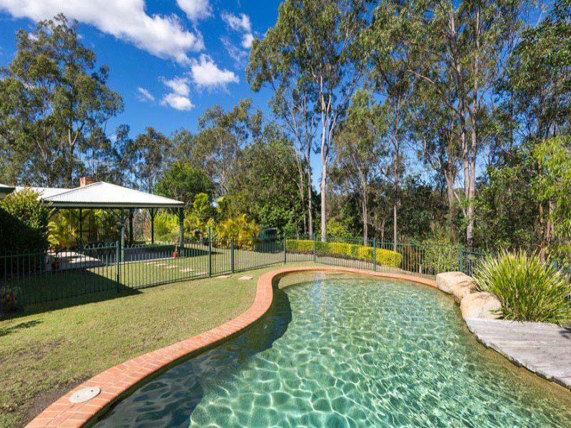 10 Emungerie Grove
