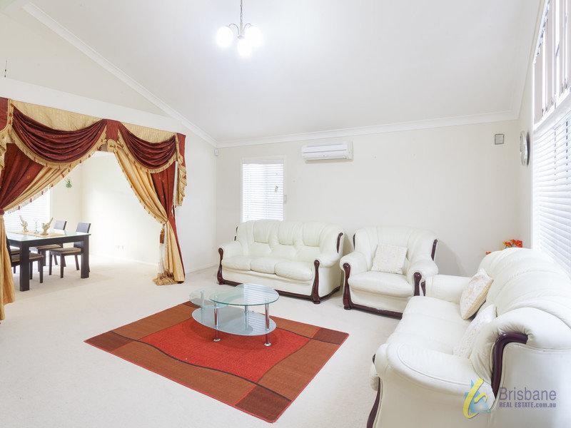 27/15 Abel Smith Crescent