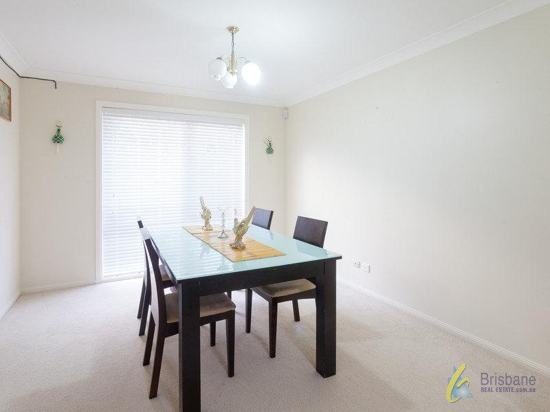 27/15 Abel Smith Crescent