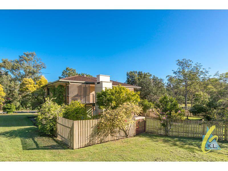 33 Arthur Summervilles Road,  Karalee