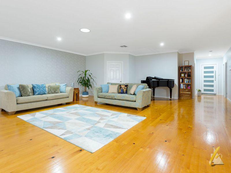 8 Zoe Place