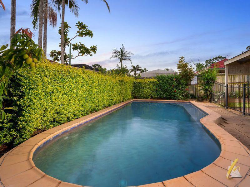 59 Lakeside Crescent