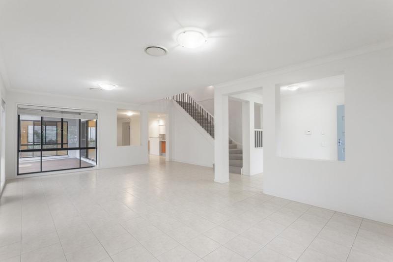 6 Fairway Court