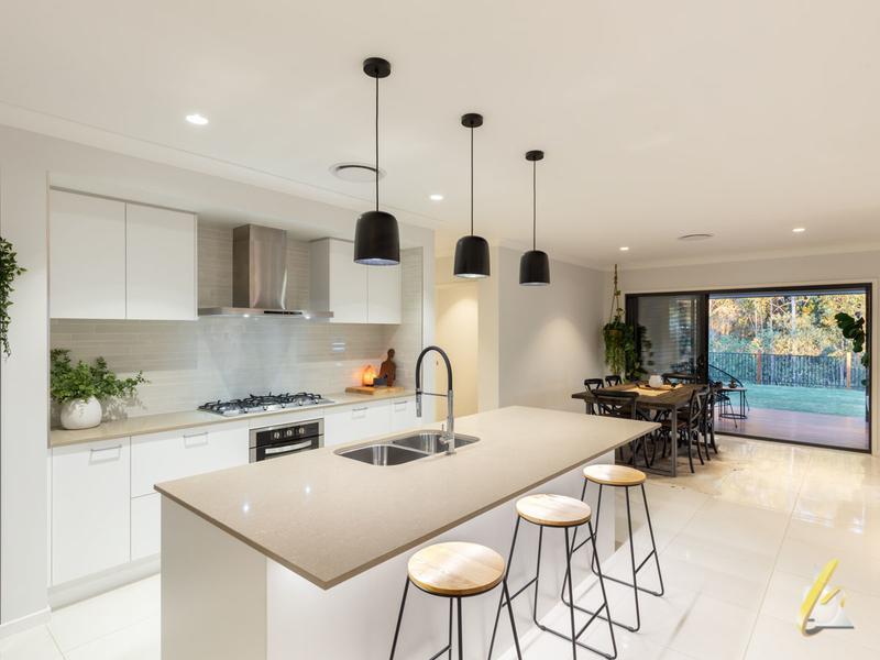 115 Honeyeater Crescent