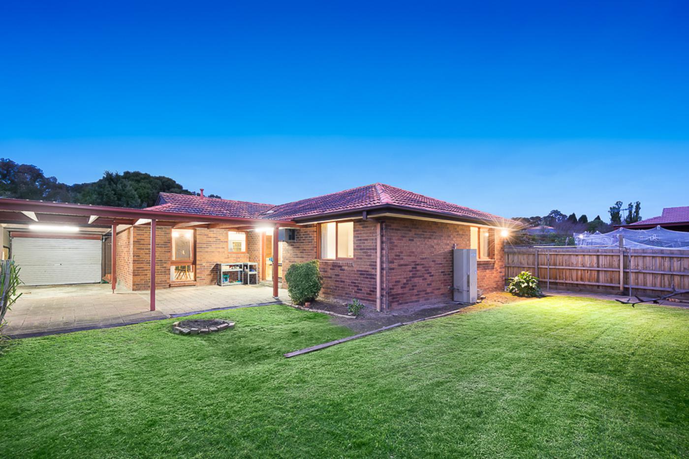 4 Holmbury Boulevard, Mulgrave VIC 3170 House Sold