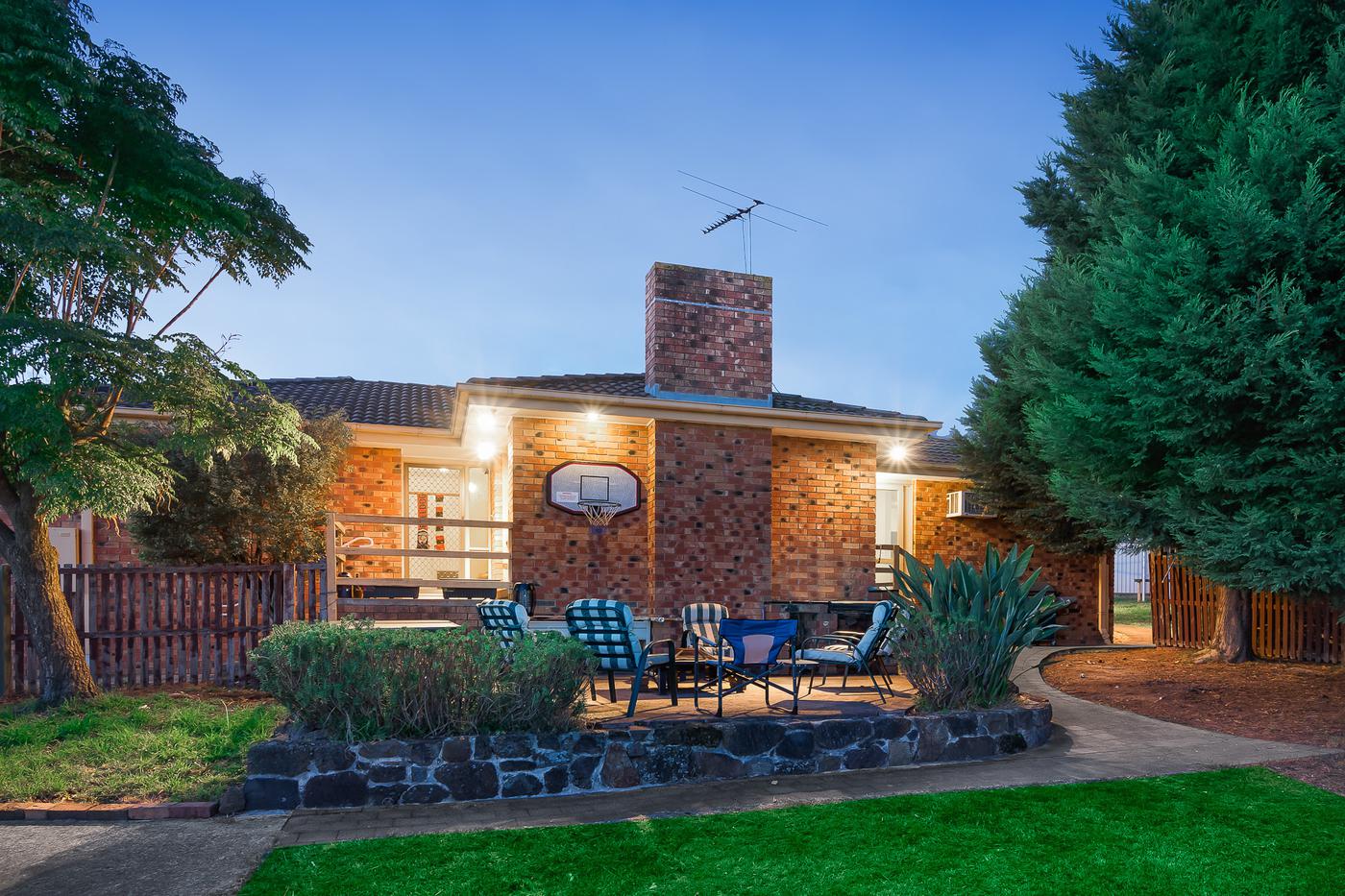 5 Cove Court, Endeavour Hills VIC 3802 House Sold