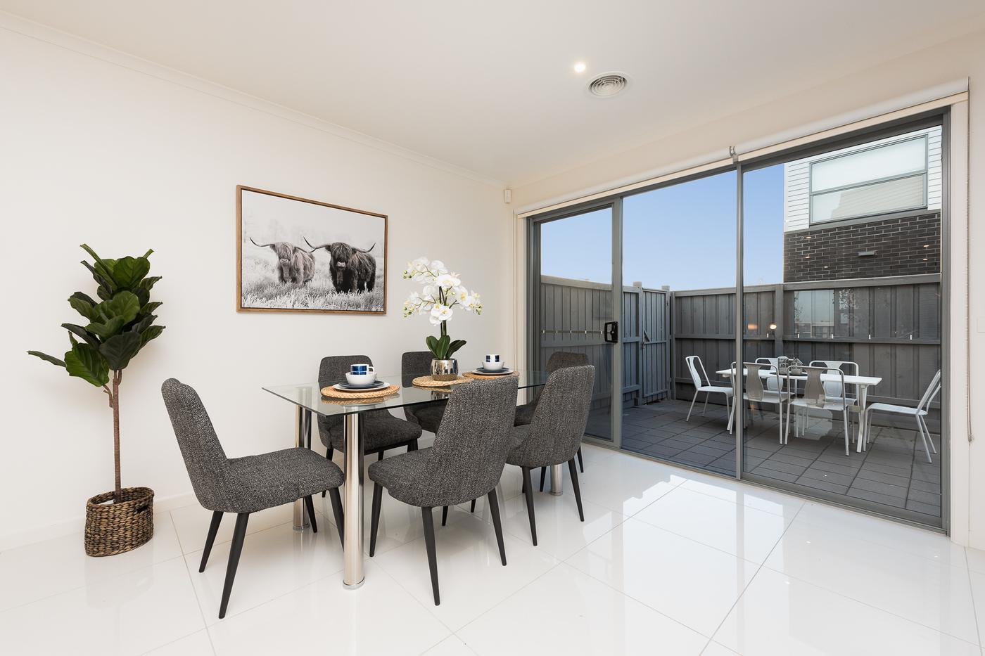 1 Pavilion Place, Mulgrave VIC 3170 Townhouse Sold