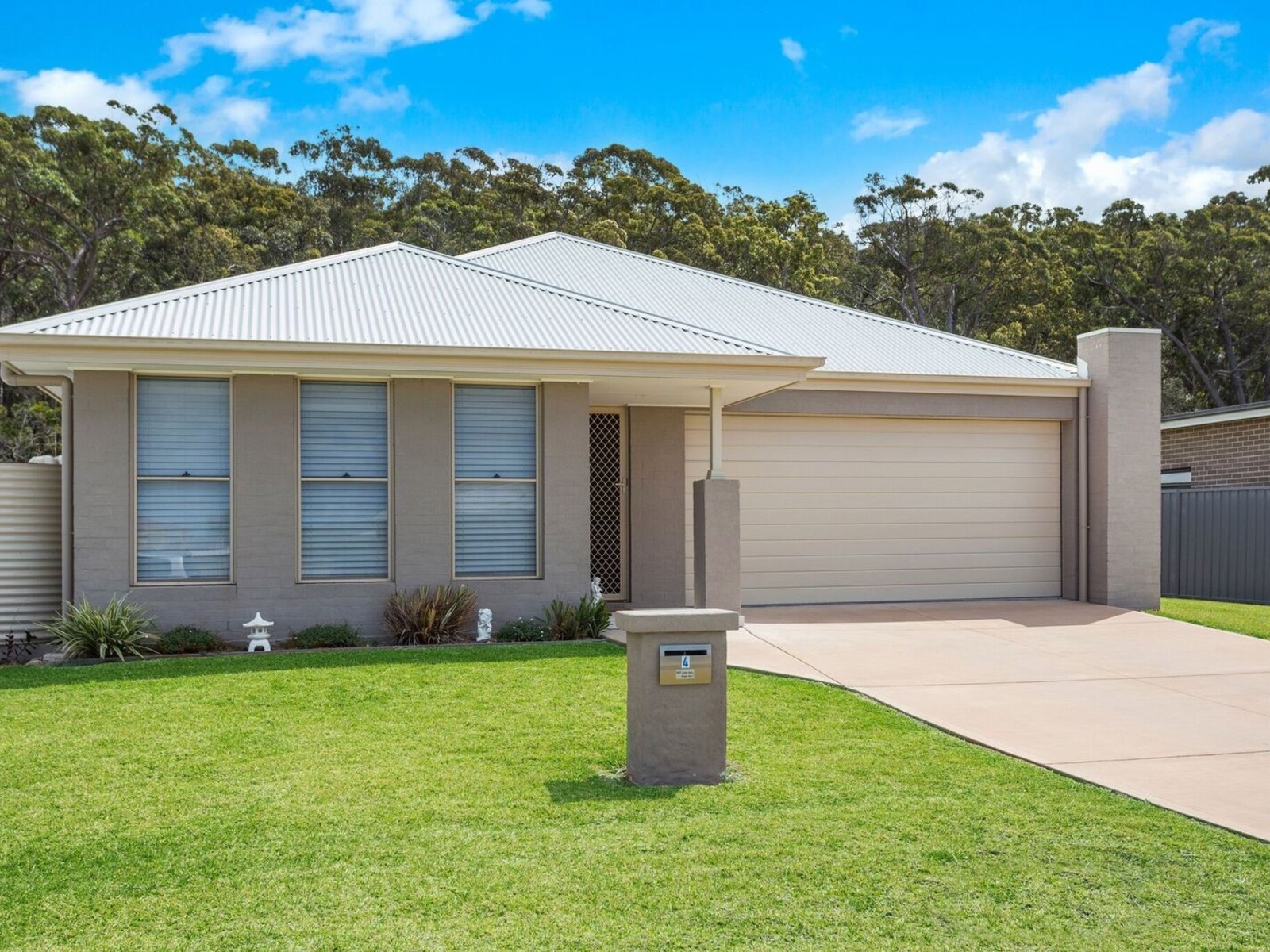 4 Threadfin Court, Old Bar NSW 2430 House For Sale