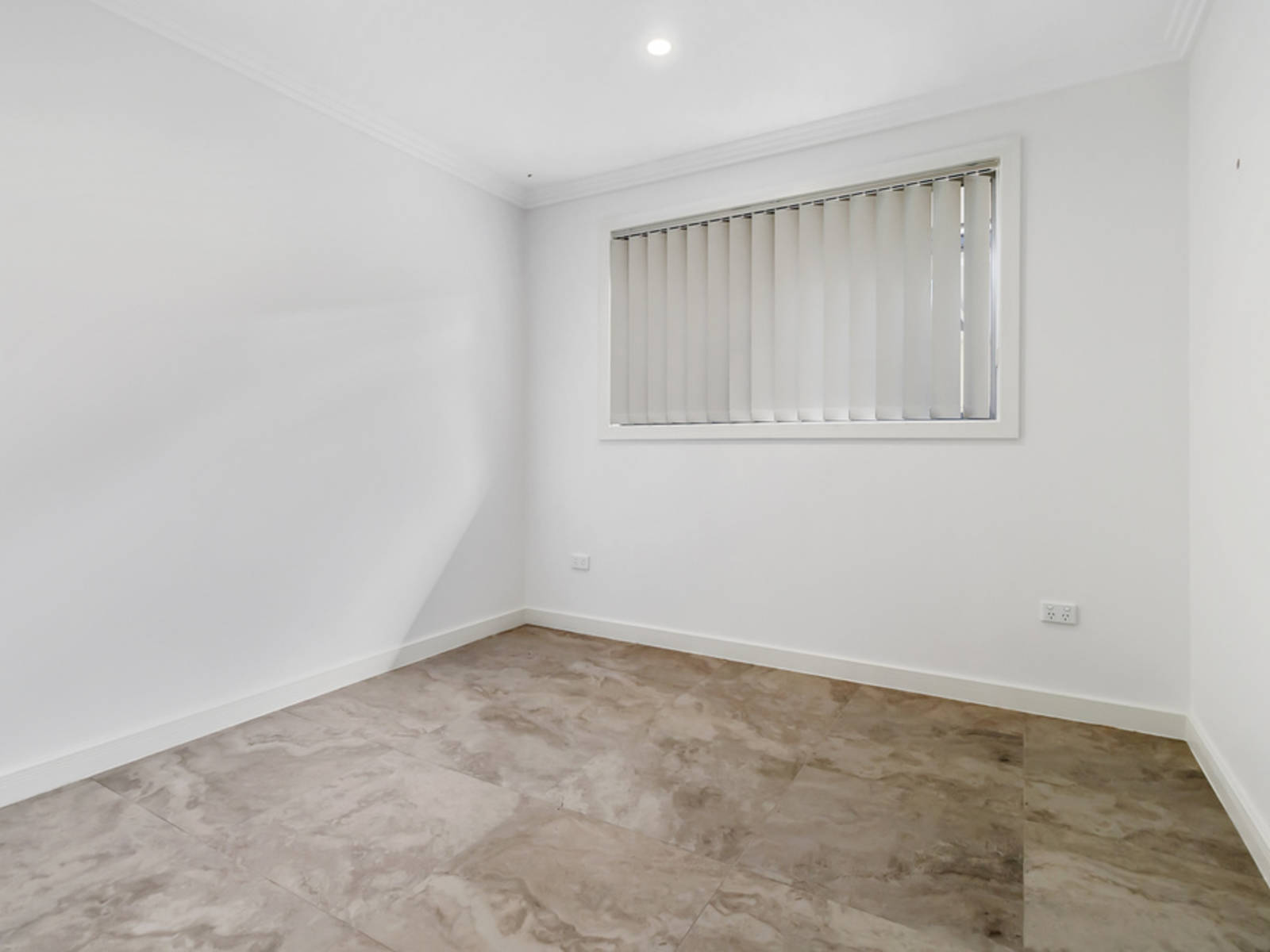 2A Kingsford Smith Avenue, Middleton Grange NSW 2171 DuplexSemi