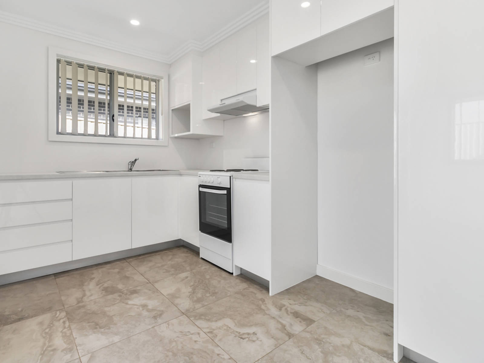 2A Kingsford Smith Avenue, Middleton Grange NSW 2171 DuplexSemidetached Leased