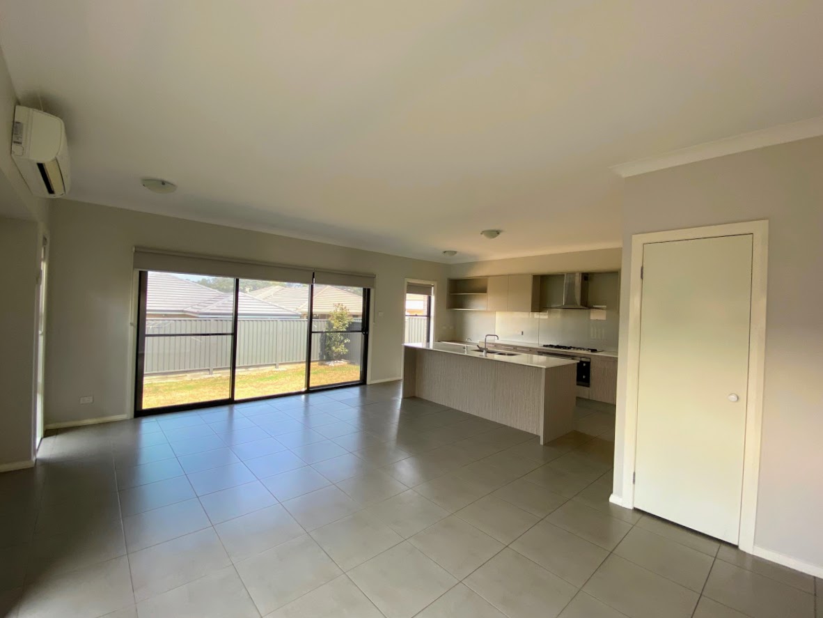 7 Server Avenue, Jordan Springs NSW 2747 House Leased