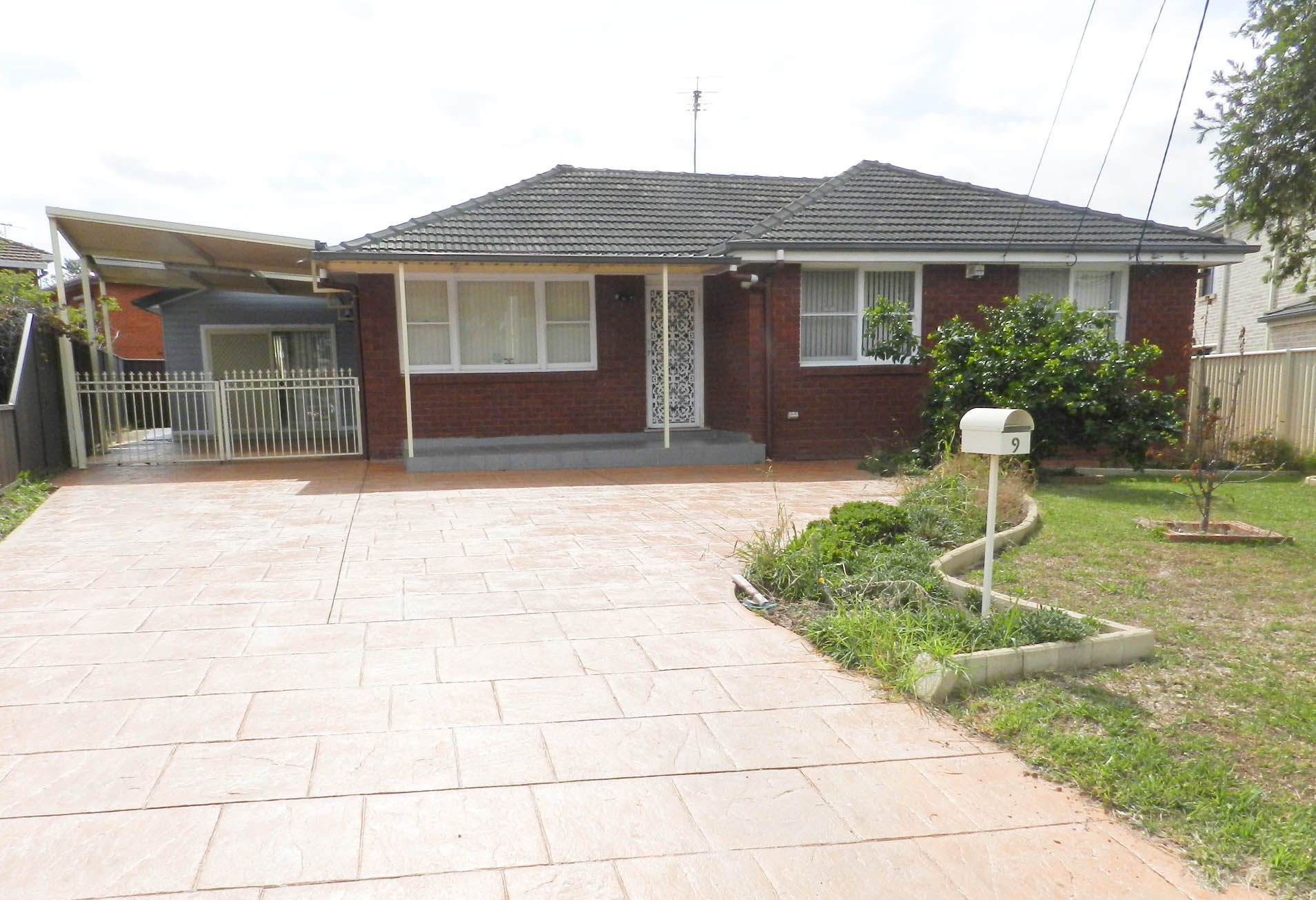 9 Holford Road, Cabramatta West NSW 2166 House For Rent