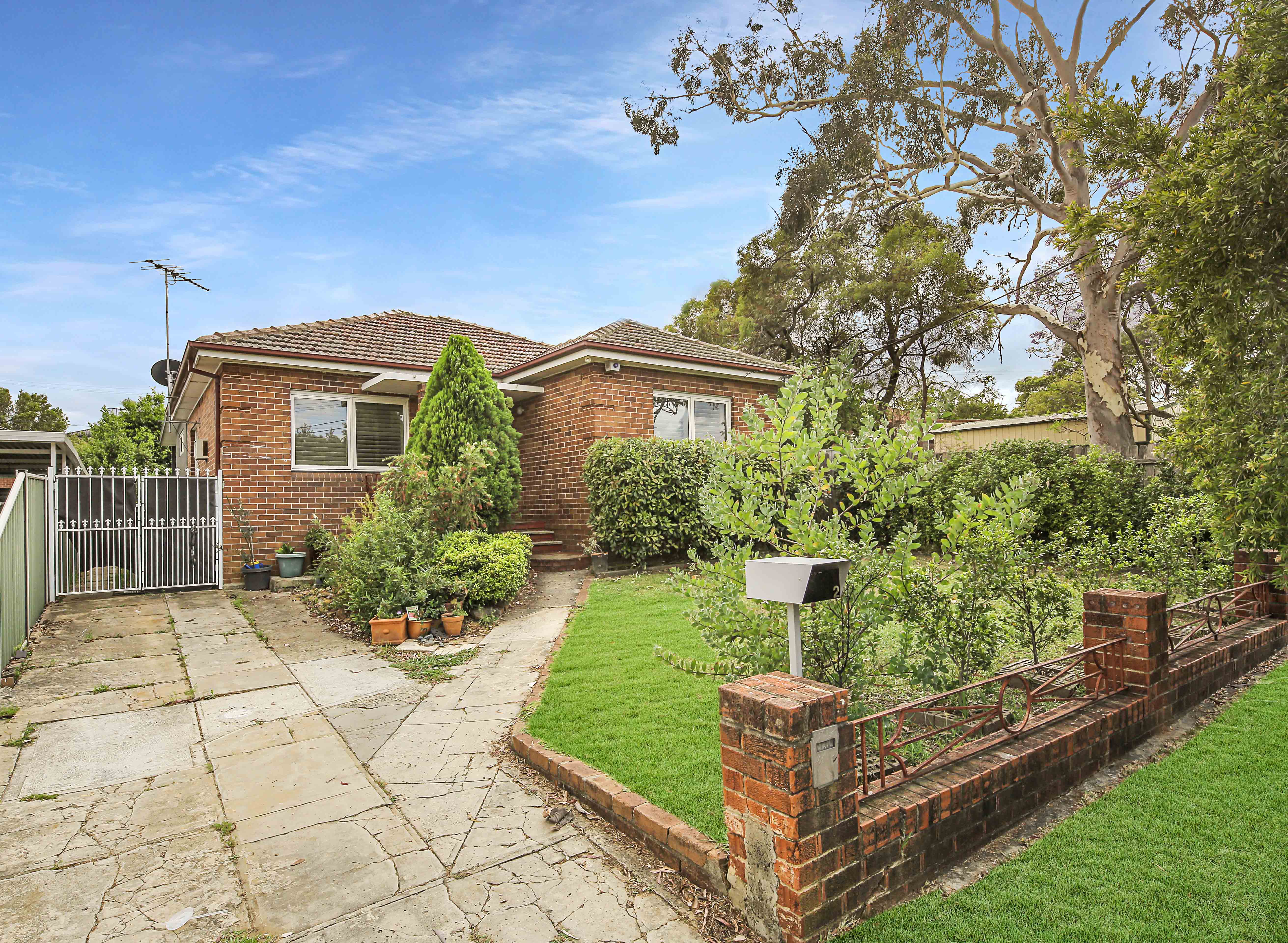 2 Magney Avenue, Regents Park NSW 2143 House Leased