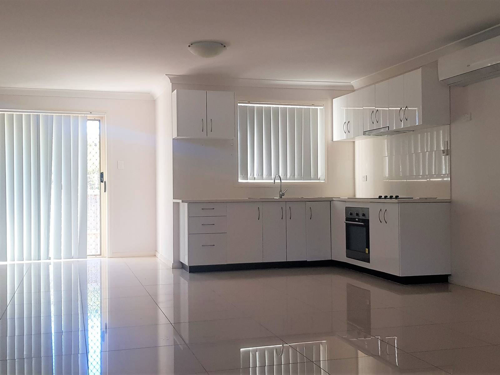 3/2 Literature Place, Blackett NSW 2770 Villa Leased