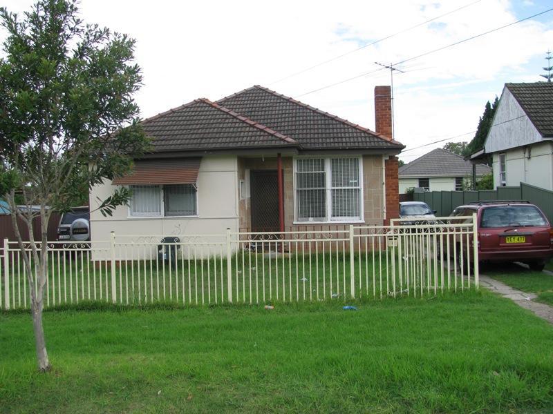 32																										Pitcairn Avenue
														
								Lethbridge Park, NSW 2770