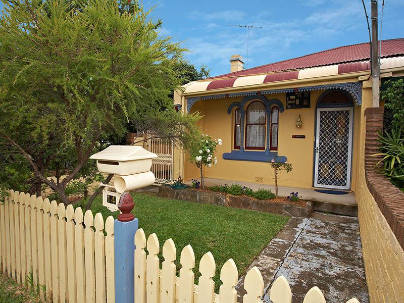 5/16																										Hutchinson Street
														
								Granville, NSW 2142