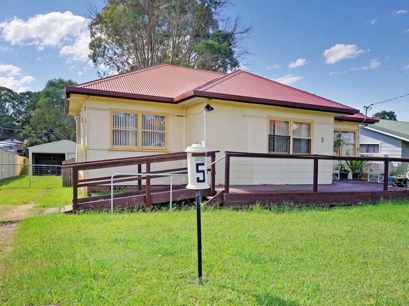 4/1																										Robertson Street
														
								Narrabeen, NSW 2101