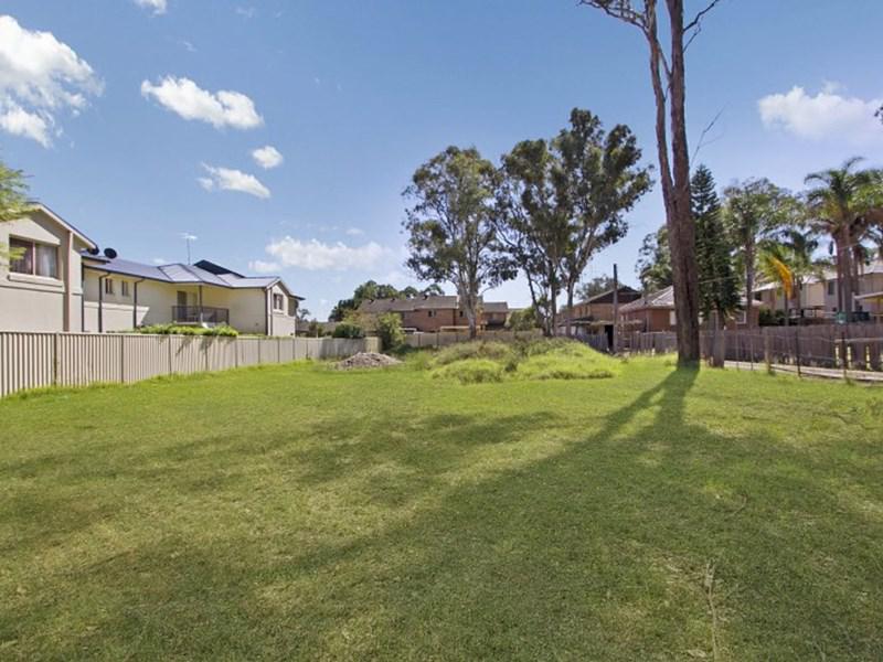 21/1																										Waterside Crescent
														
								Carramar, NSW 2163