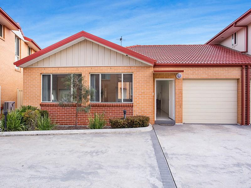 3/221a Waterworth Drive, Mount Annan