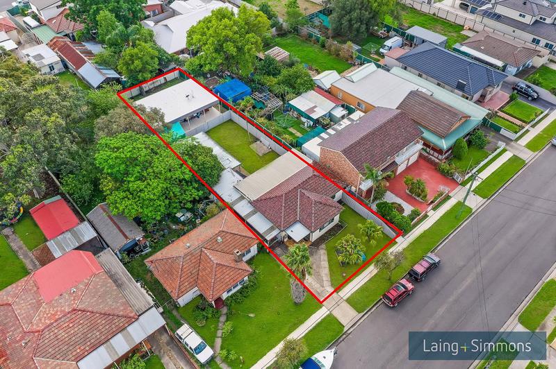 4/2																										Waugh Street
														
								Port Macquarie, NSW 2444