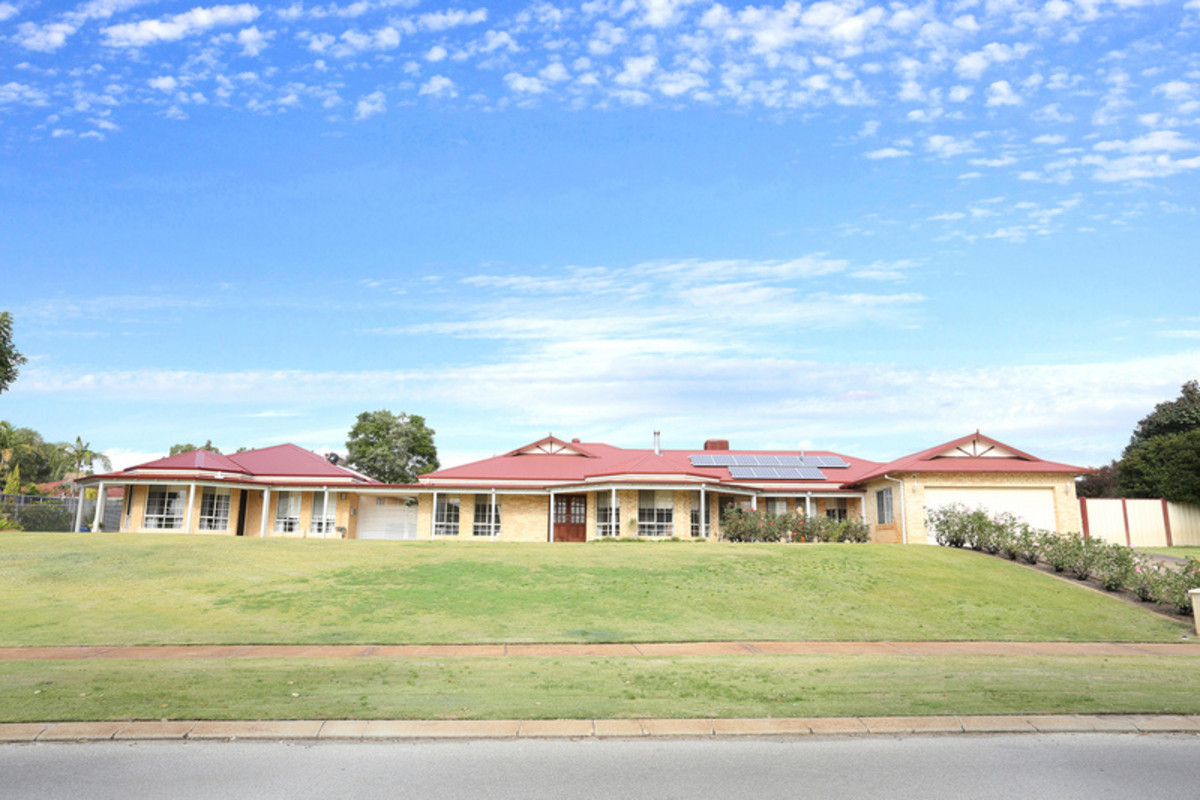 34 Horseshoe Circuit, Henley Brook WA 6055 House Leased